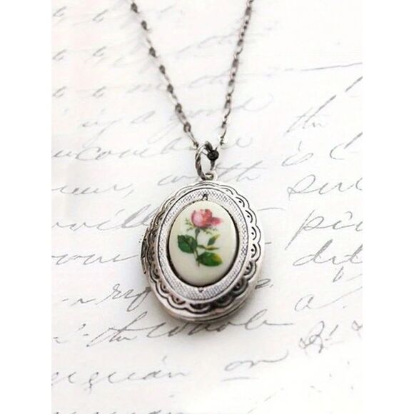 Silvertone Oval Floral Rose Locket Pendant Necklace Victorian Style & 20" Chain - Picture 2 of 7